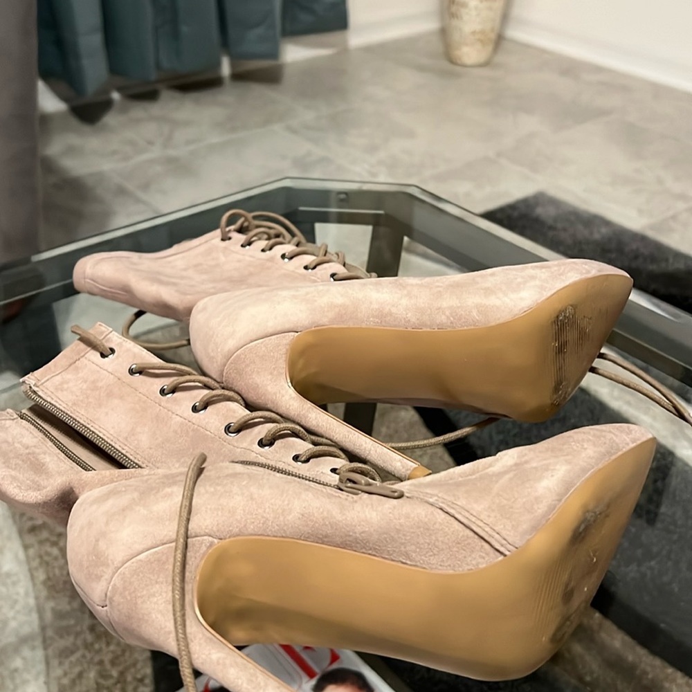 Steve Madden lace up boots taupe sued color size 7